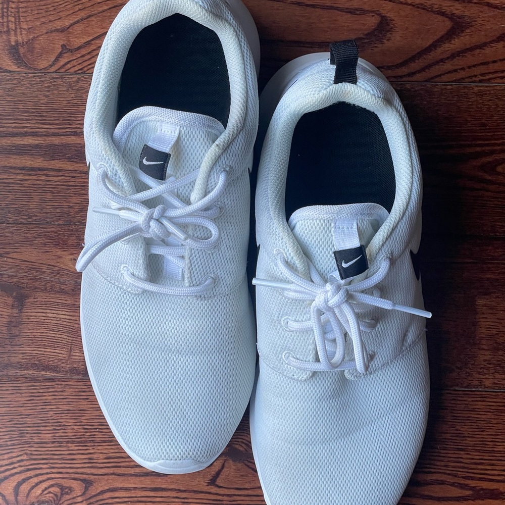 Nike Women's White and Black Athletic Shoes